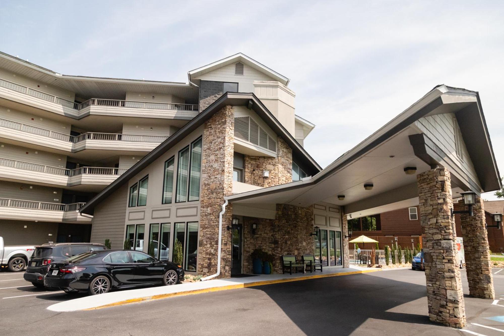 Twin Mountain Inn & Suites Pigeon Forge Exterior photo