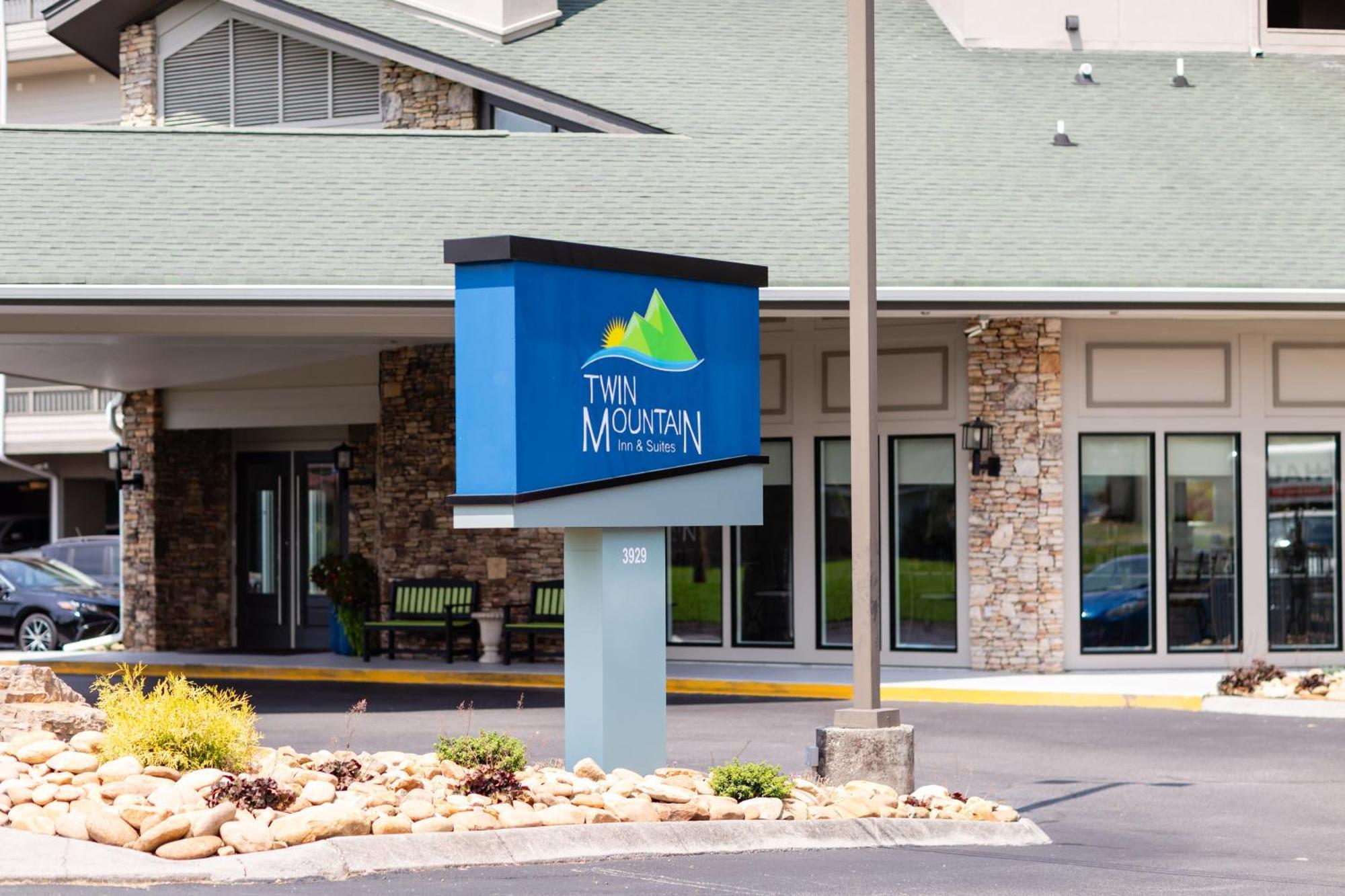 Twin Mountain Inn & Suites Pigeon Forge Exterior photo