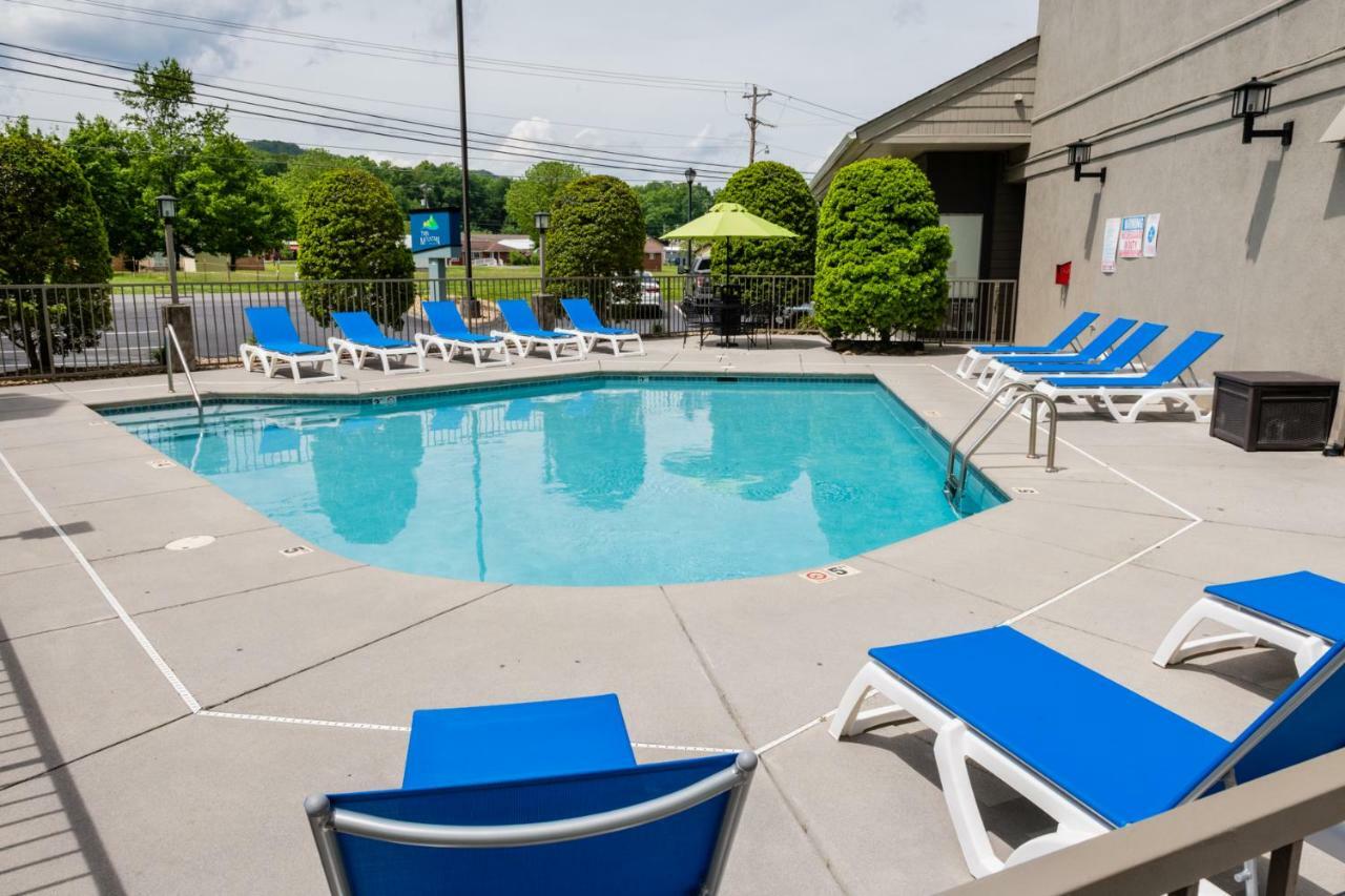 Twin Mountain Inn & Suites Pigeon Forge Exterior photo